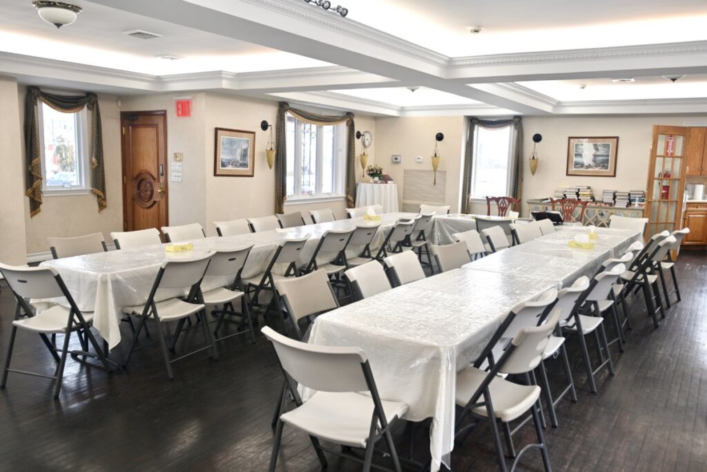 torah-learning-syrian-synagogue-belle-harbor-queens